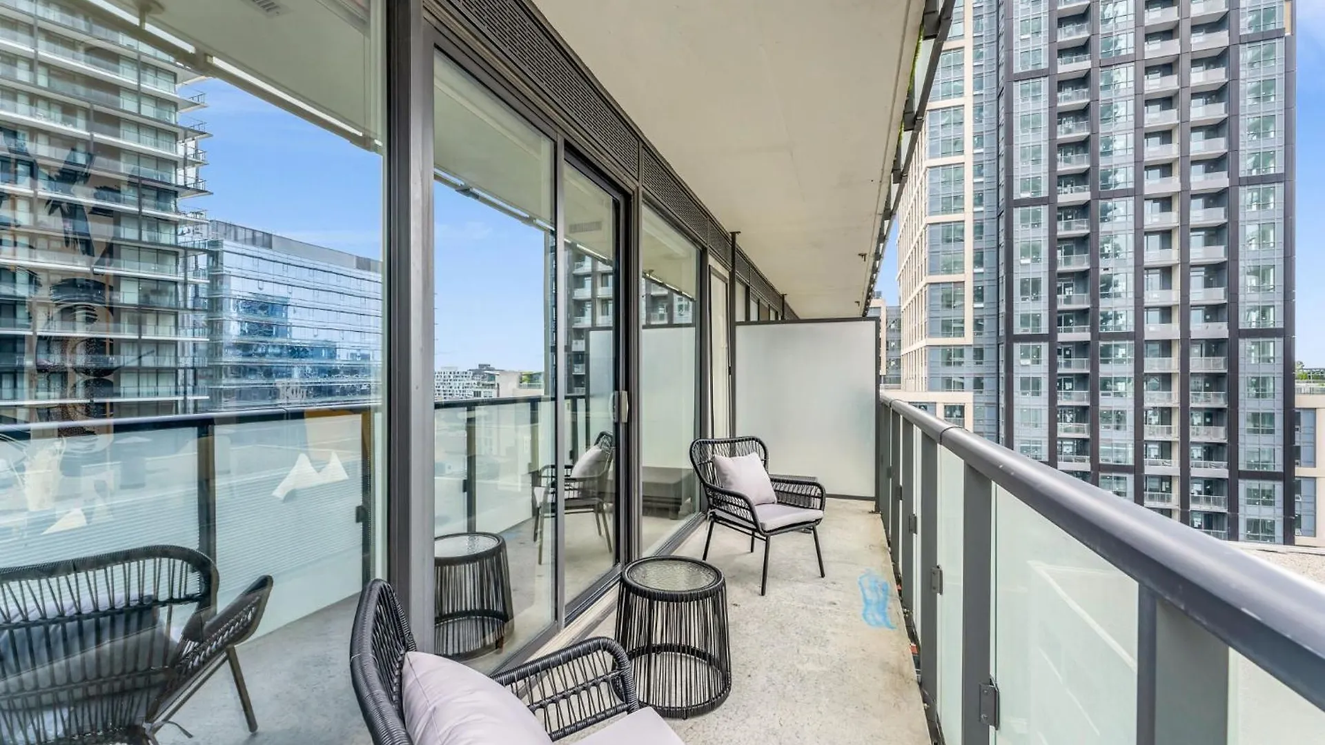 Bespoke 1Br Suite Entertainment District Toronto Canada