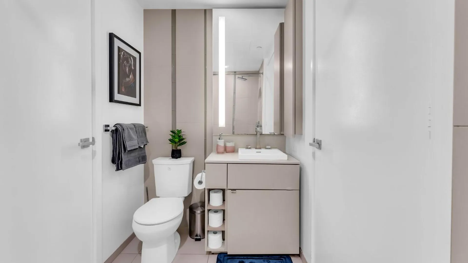 Bespoke 1Br Suite Entertainment District Toronto Apartment