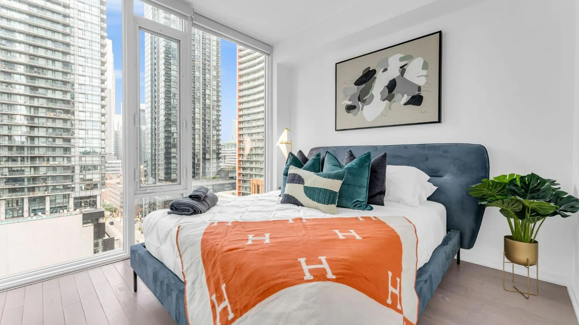 Bespoke 1Br Suite Entertainment District Toronto Canada