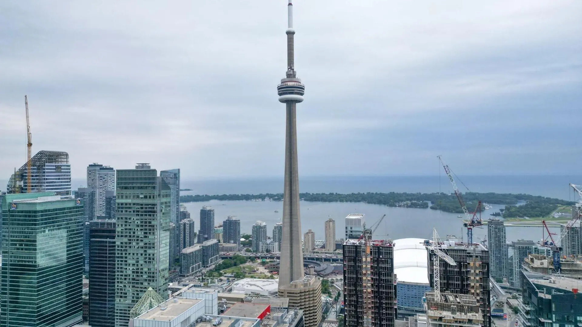 Bespoke 1Br Suite Entertainment District Toronto Canada