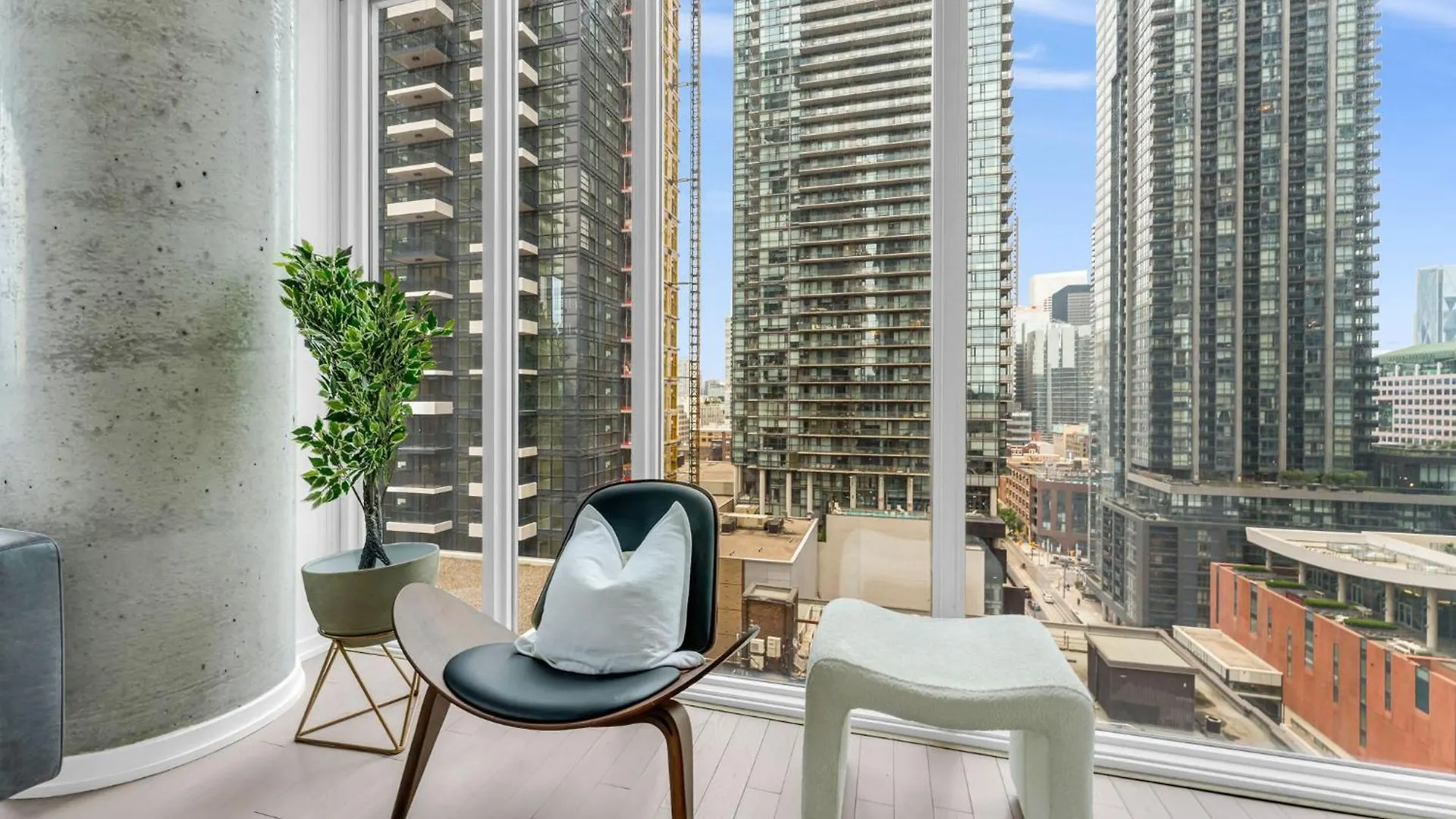 Bespoke 1Br Suite Entertainment District Toronto Apartment